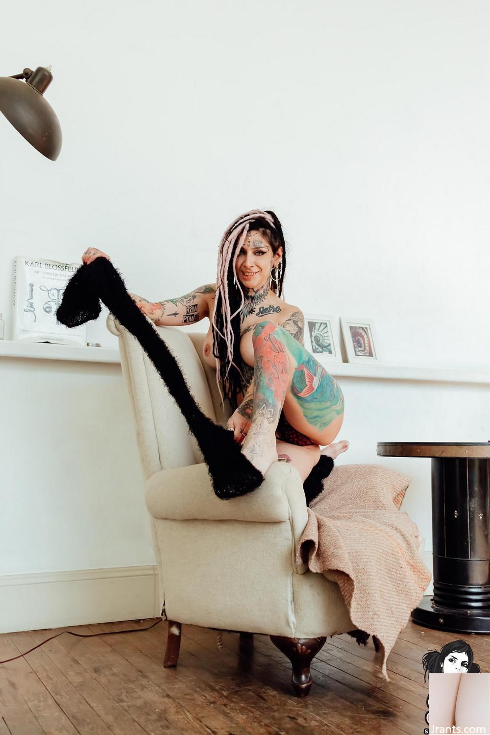 (Suicide Girls) 17 de janeiro de 2025-Elfika -Mystify (46P)