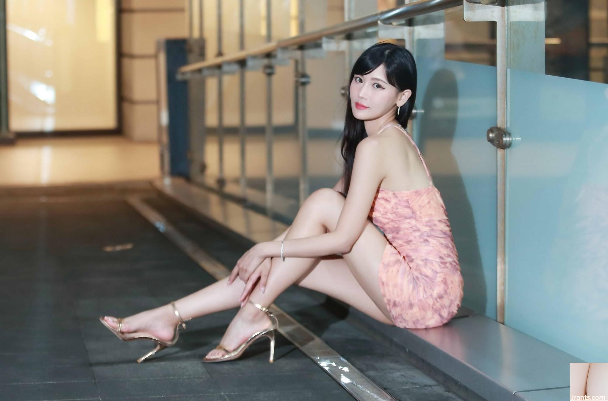 (Bab tambahan tentang kaki yang indah) Model cantik berkaki panjang Xu Hailing dalam balutan gaun, rok pendek, sepatu hak tinggi, dan kaki yang indah (104P)