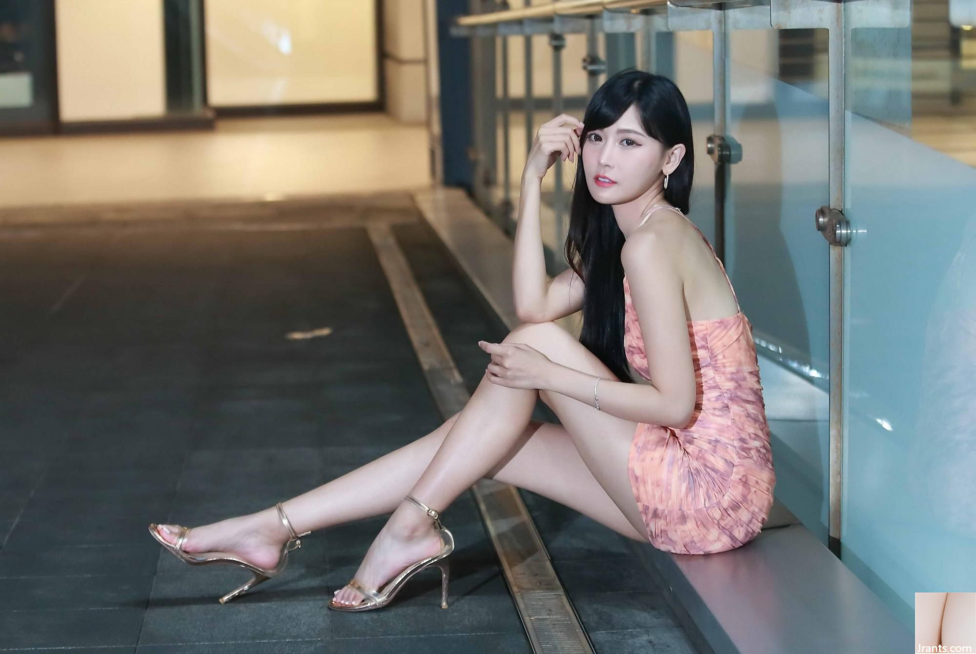 (Bab tambahan tentang kaki yang indah) Model cantik berkaki panjang Xu Hailing dalam balutan gaun, rok pendek, sepatu hak tinggi, dan kaki yang indah (104P)