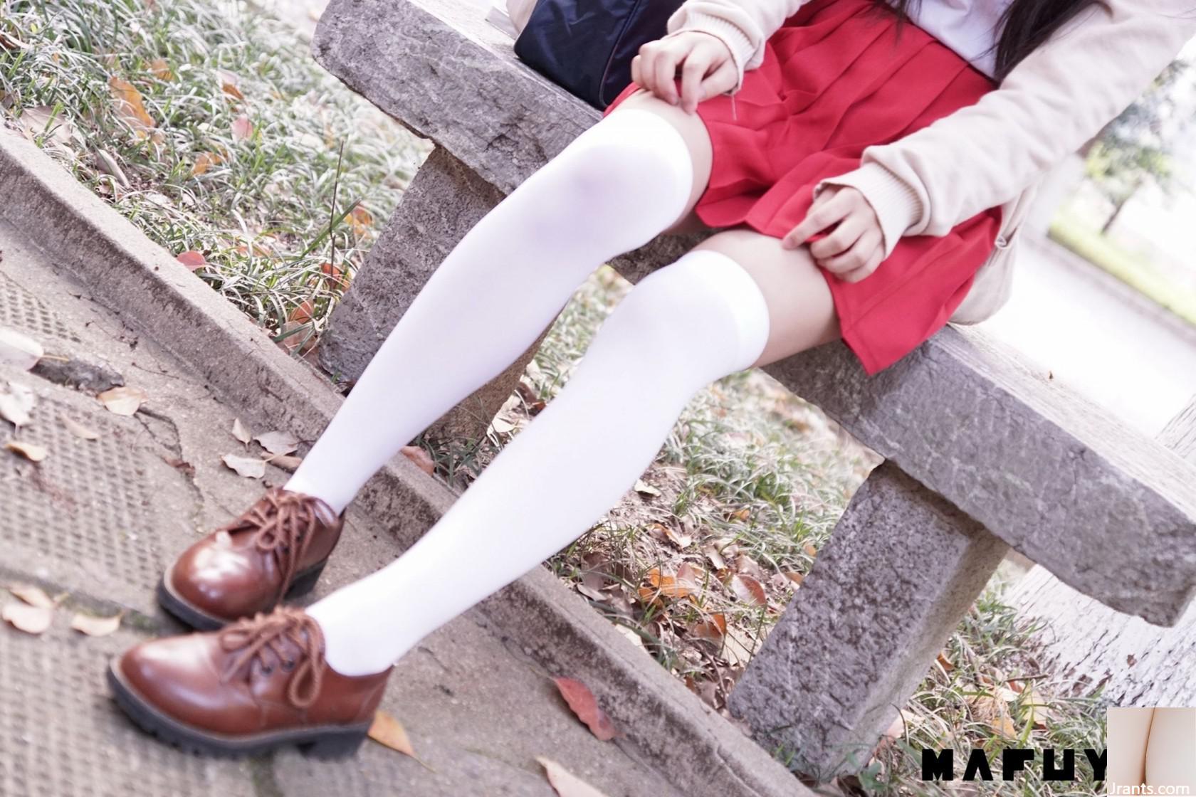 (Mafuuu) Lolita Shenli Board True Winter Klassenzimmer rotes Wasser K Sir Simpan Socken (112p)