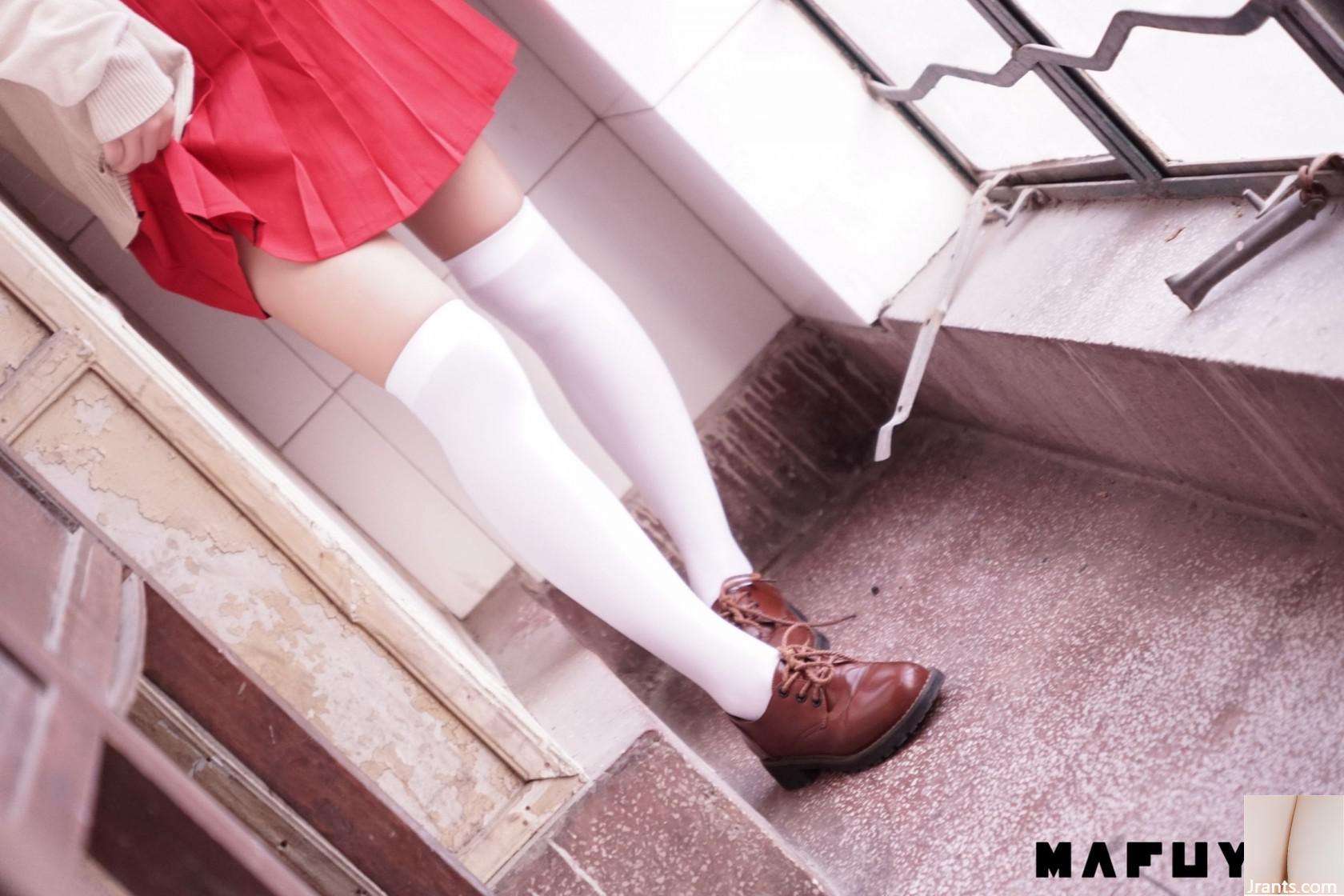 (Mafuuu) Lolita Shenli Board True Winter Klassenzimmer rotes Wasser K Sir Simpan Socken (112p)