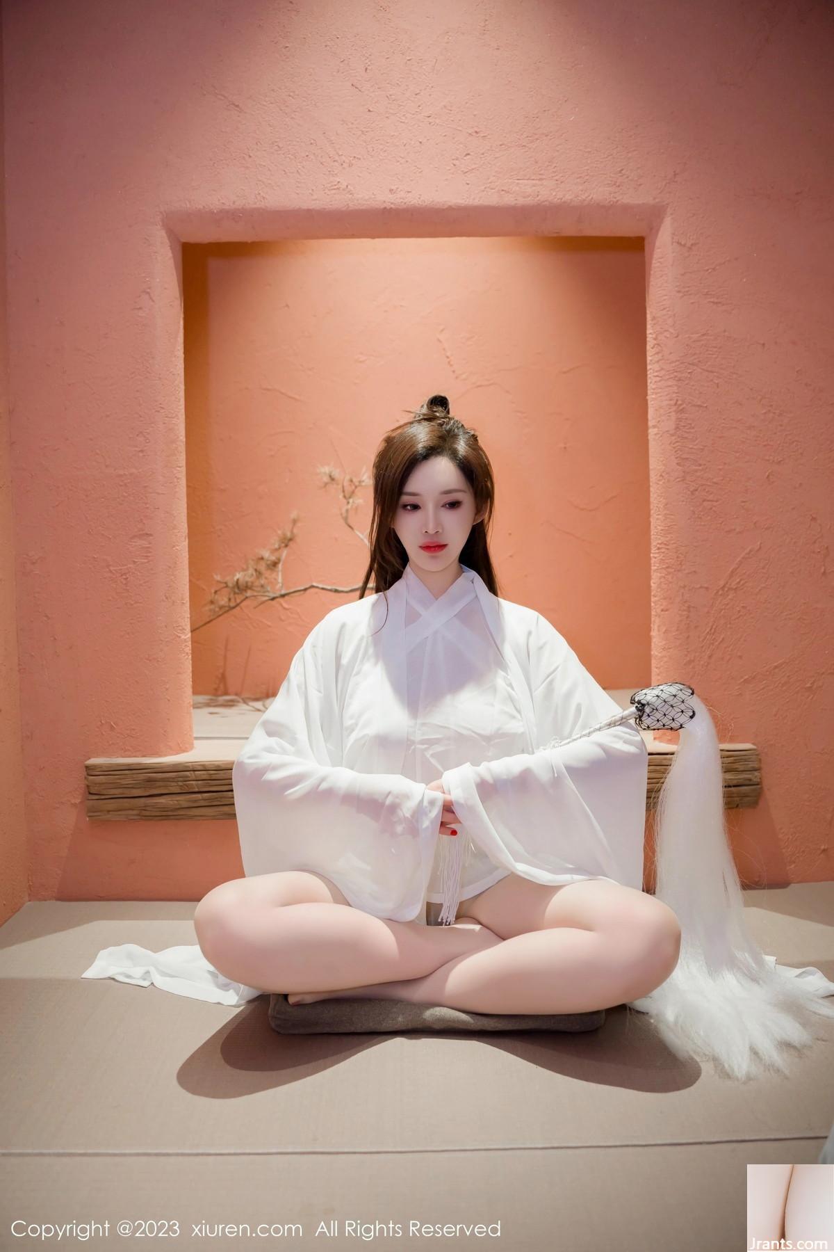 Zhou Yan Xixian Aunt &#8216;s Styling White Road Robe (95p)