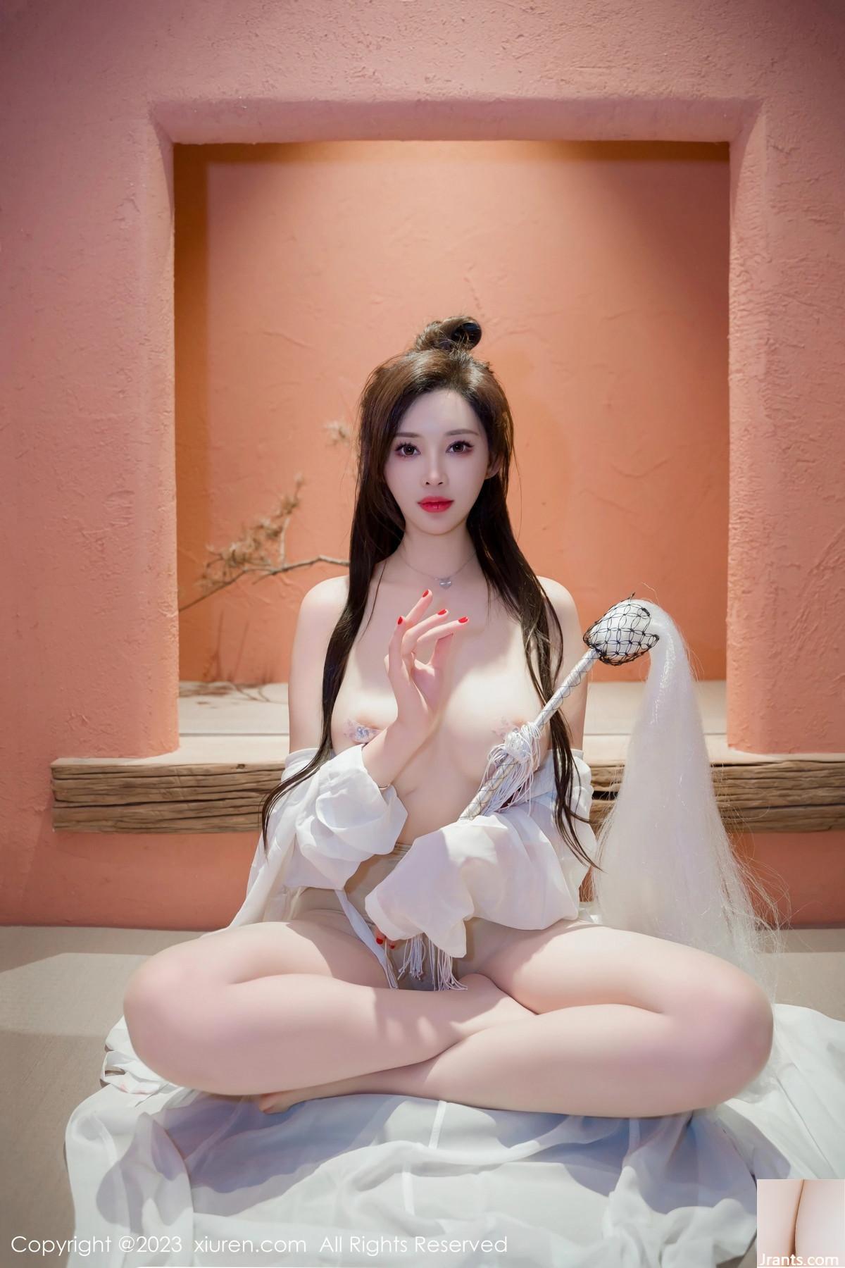 Zhou Yan Xixian Aunt &#8216;s Styling White Road Robe (95p)