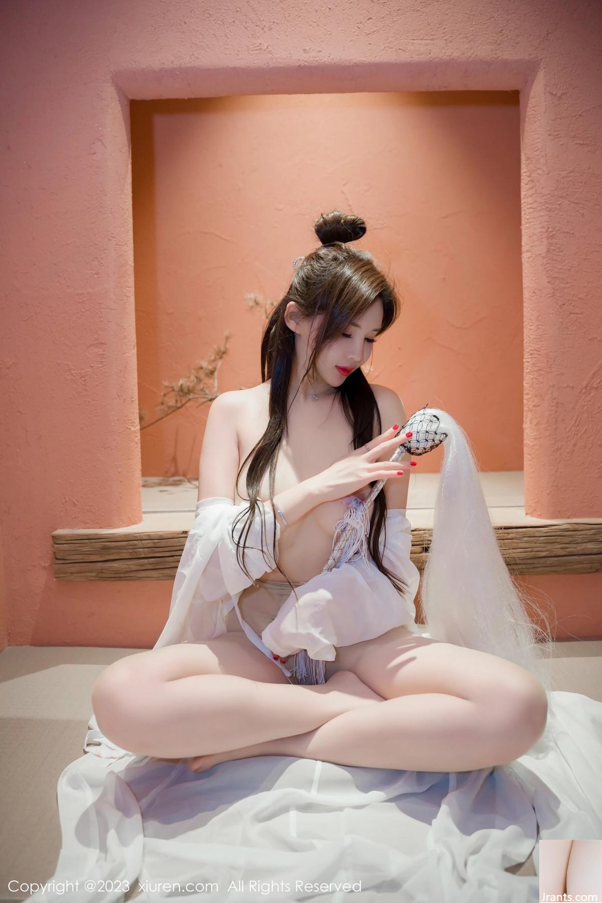 Zhou Yan Xixian Tante Styling White Road Robe (95p)