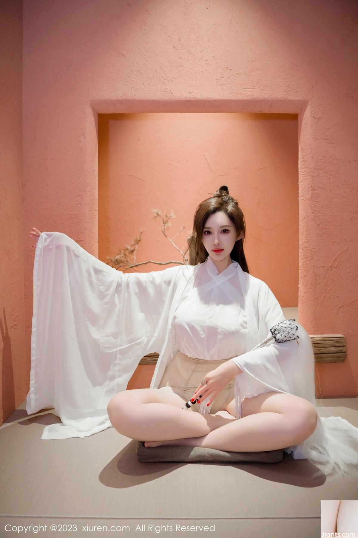 Zhou Yan Xixian Tante Styling White Road Robe (95p)