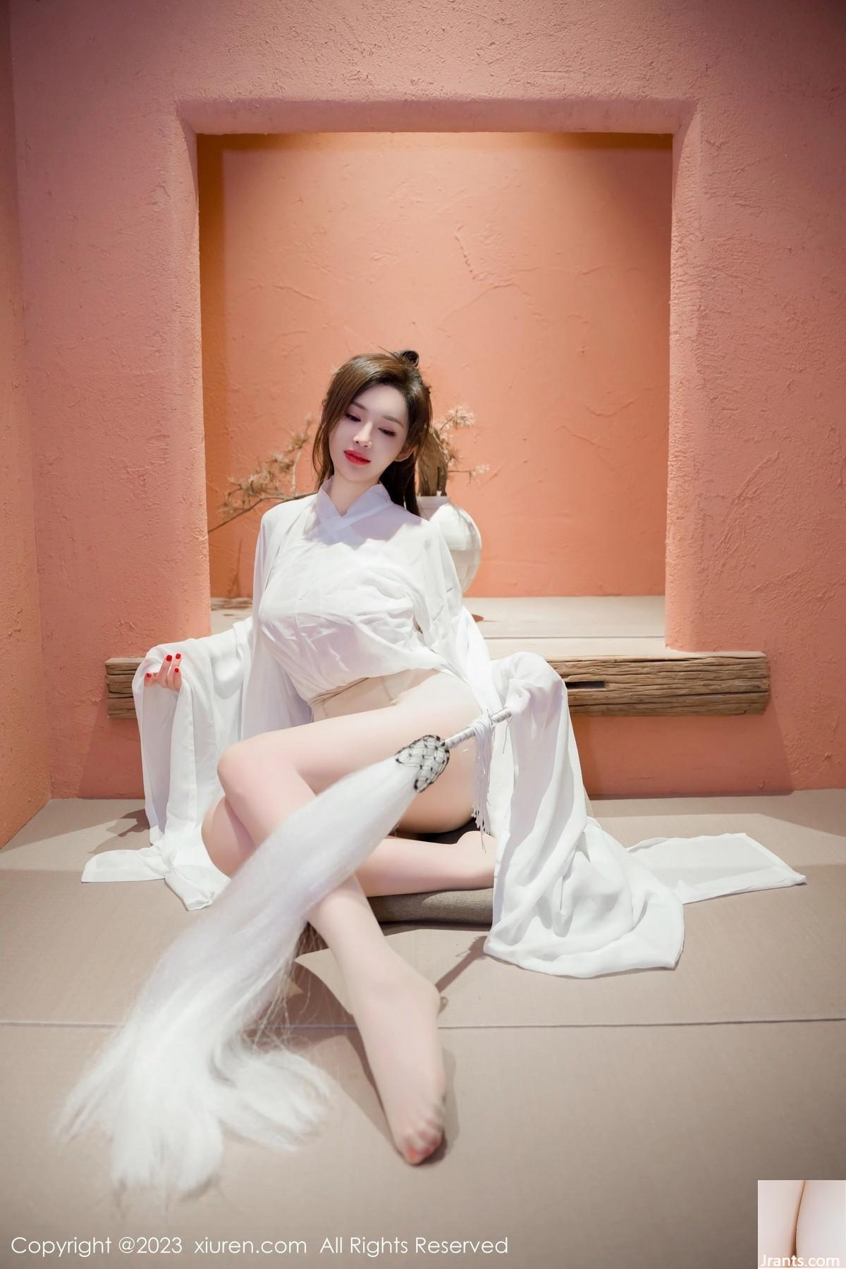 Zhou Yan Xixian Aunt &#8216;s Styling White Road Robe (95p)