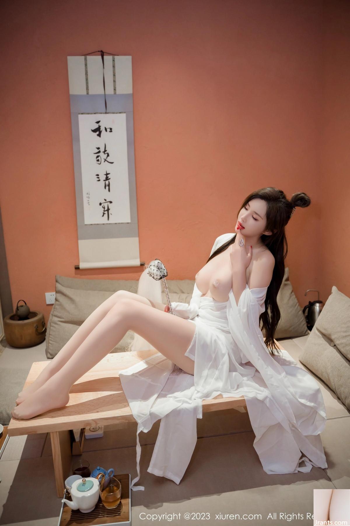 Zhou Yan Xixian Tante Styling White Road Robe (95p)