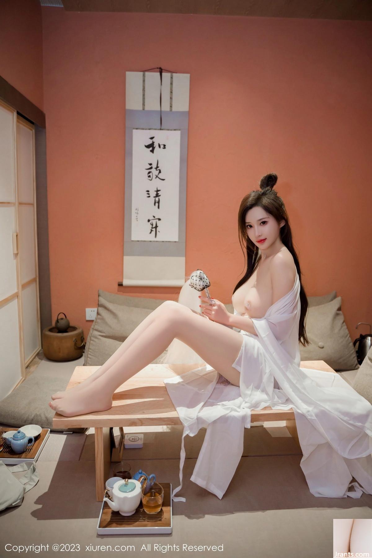 Zhou Yan Xixian Tante Styling White Road Robe (95p)