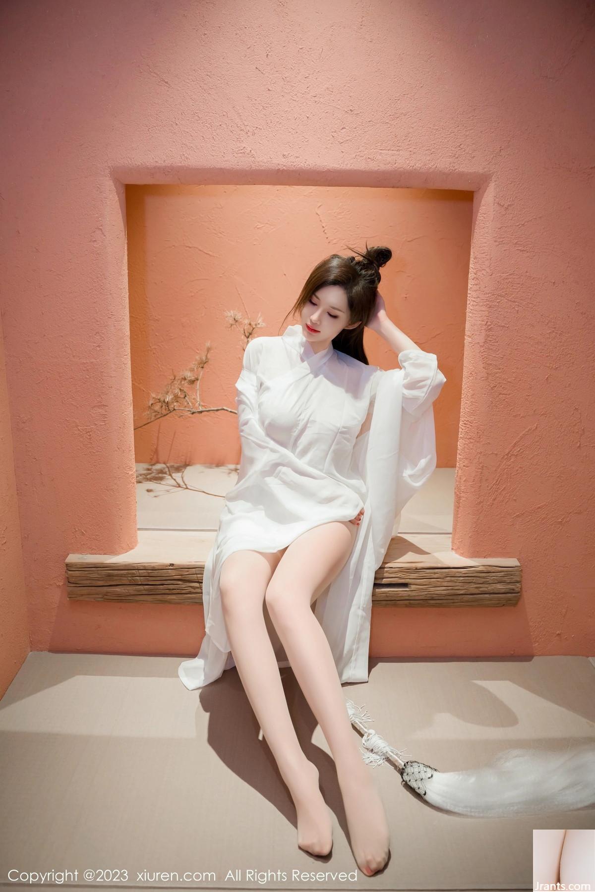 Zhou Yan Xixian Tante Styling White Road Robe (95p)