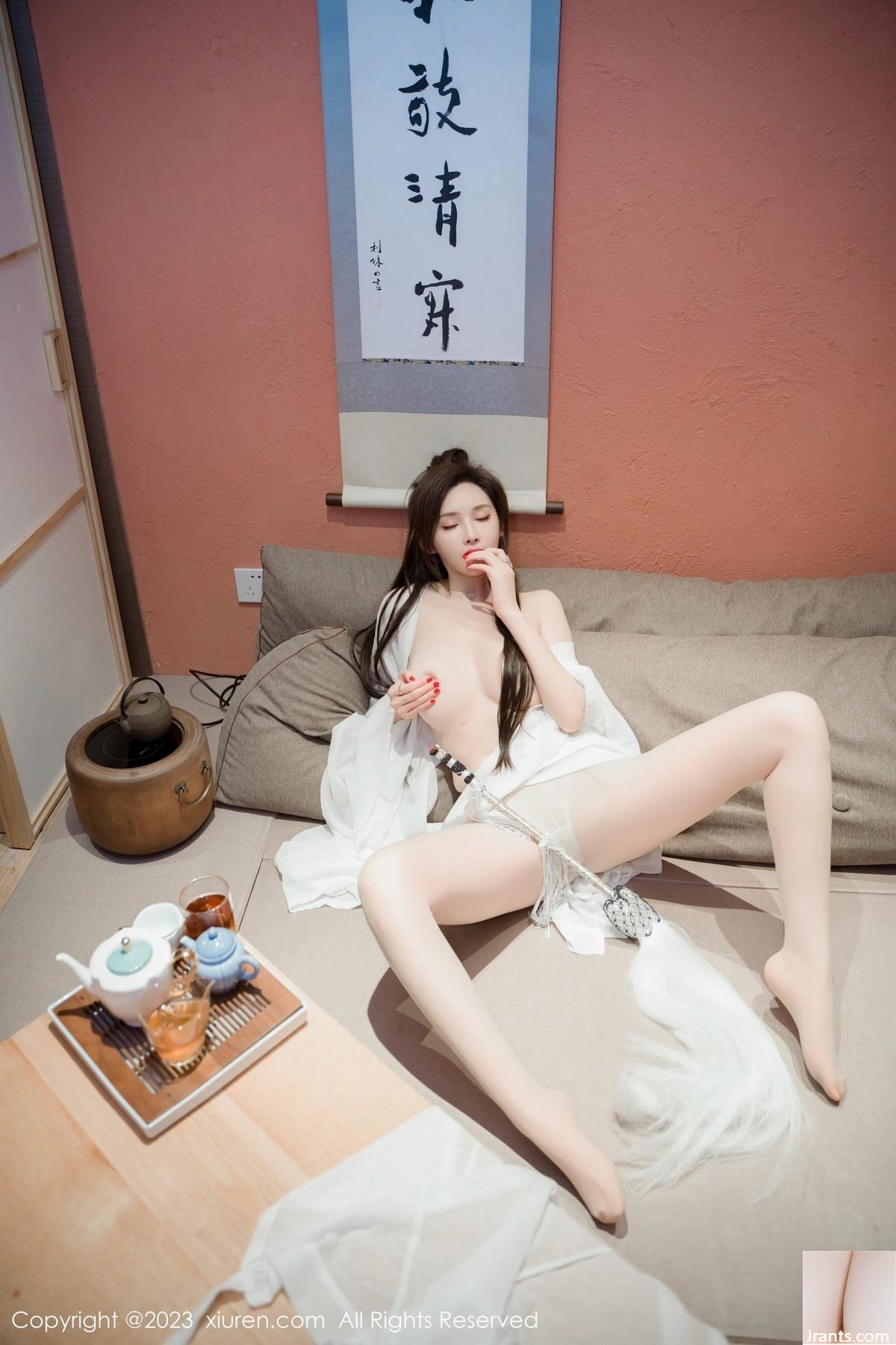 Zhou Yan Xixian Tante Styling White Road Robe (95p)