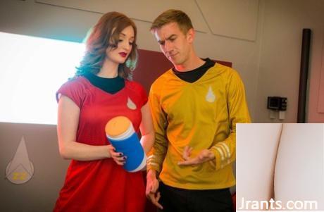 La chica caliente Brooklyn-Bruce y Zara Dulos imitaron al grupo de tres personas por el grupo de tres personas (11p) en «Star Trek»