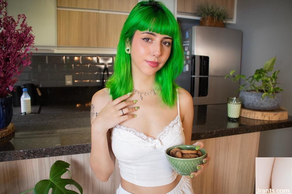 (Suicide Girls) 25 de enero de 2025 -Akemiangel -Nuestro dulce desayuno (54p)