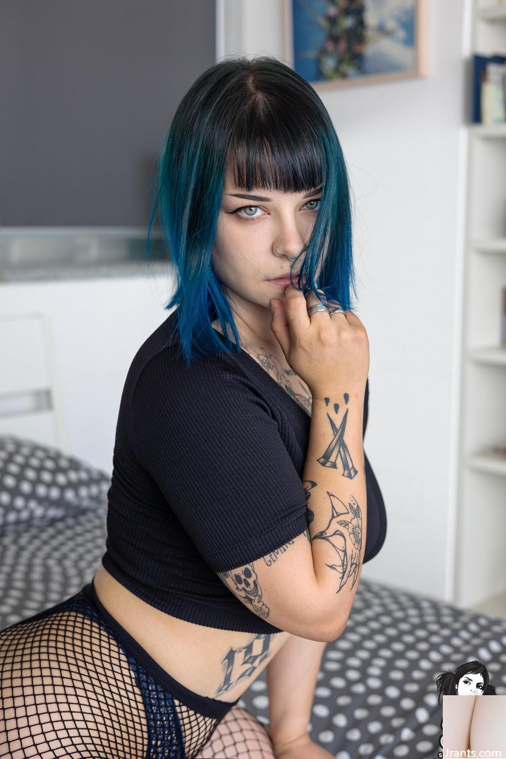 Suicide Girls) 26 janvier 2025-Psychocat -Shades de bleu (56p)