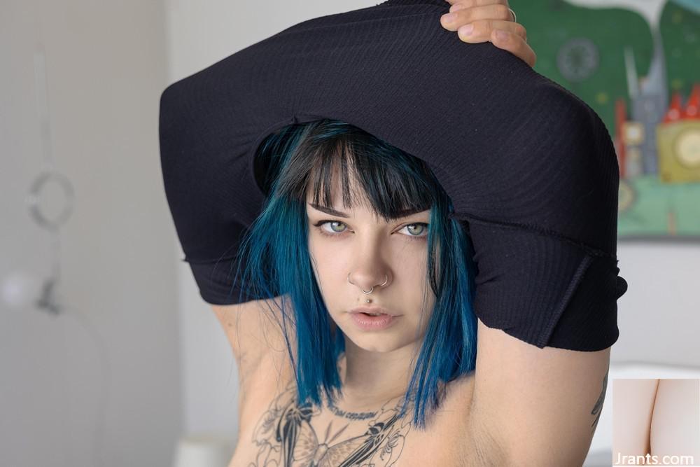 Suicide Girls) 26 janvier 2025-Psychocat -Shades de bleu (56p)