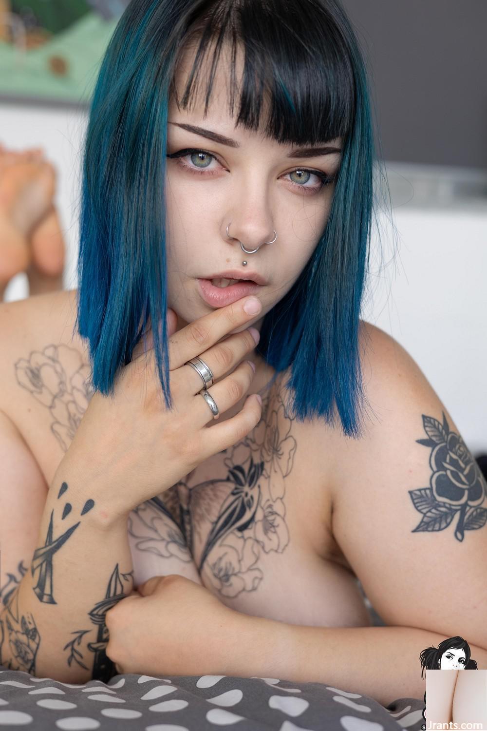 Suicide Girls) 26 janvier 2025-Psychocat -Shades de bleu (56p)