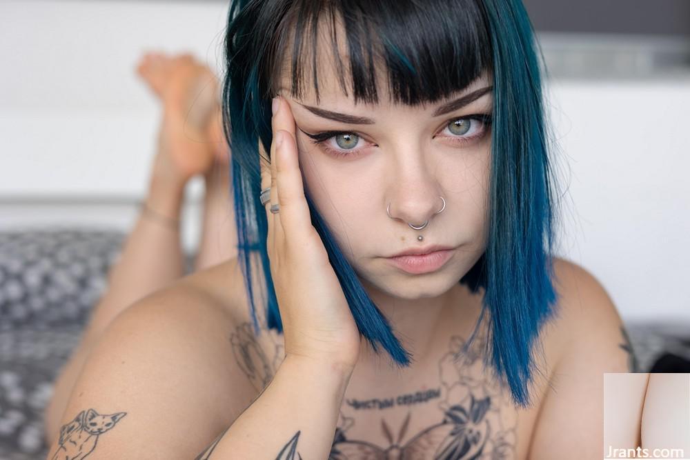 Suicide Girls) 26 janvier 2025-Psychocat -Shades de bleu (56p)