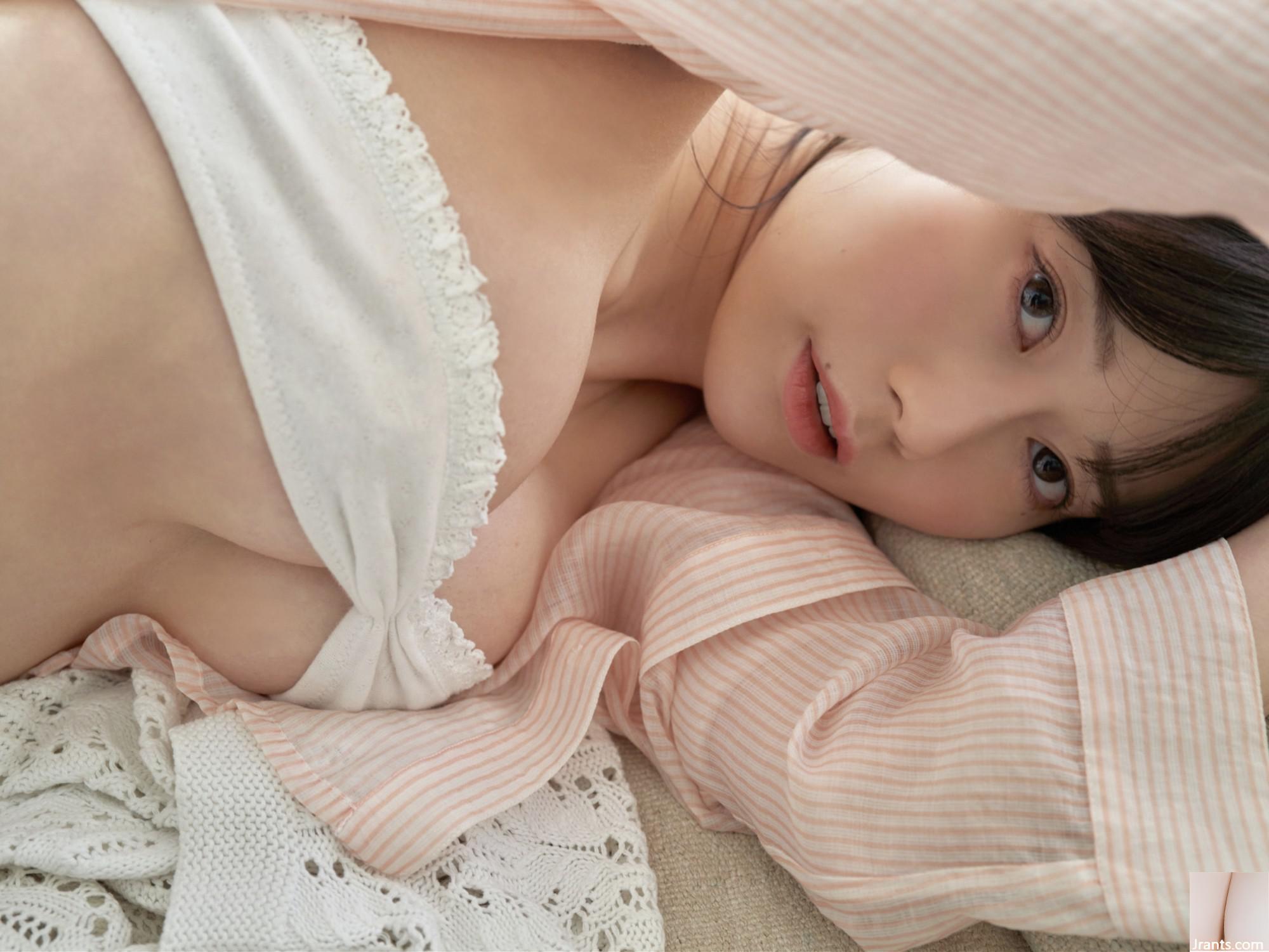 Momosato Rea Gravure Photo Collection Peach Fizz (64p)