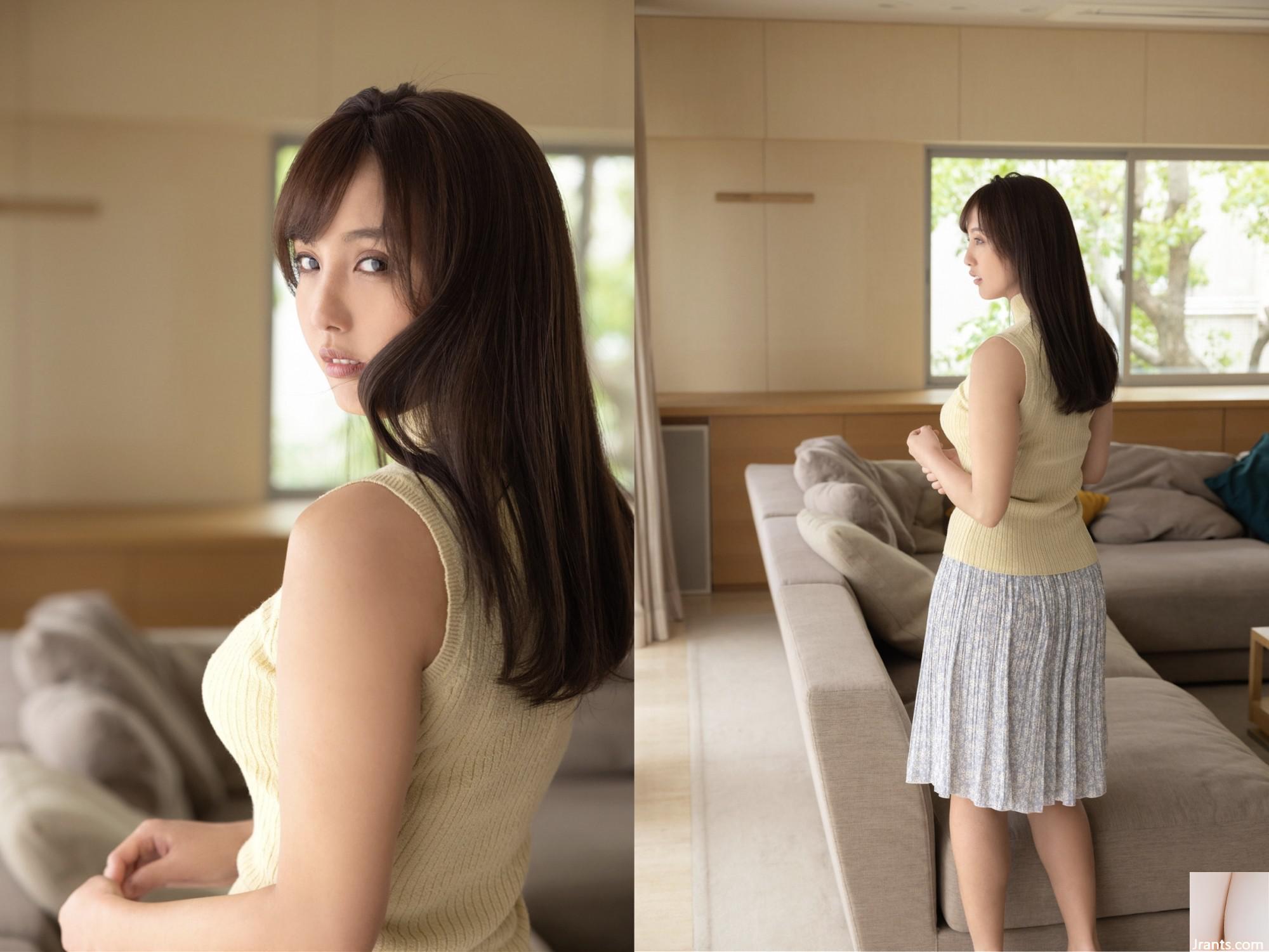 Hitori Asami &#8216;s Gravure Photo Collection &#8220;The Temptation of Writing&#8221;(64 페이지)