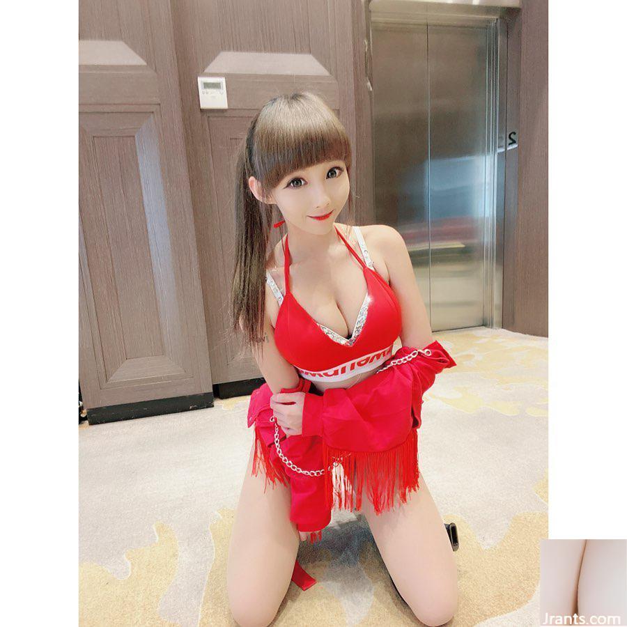 Sexy Little Demon &#8220;Cai Tingting&#8221; tem uma figura curva perfeita que está em êxtase (19p)