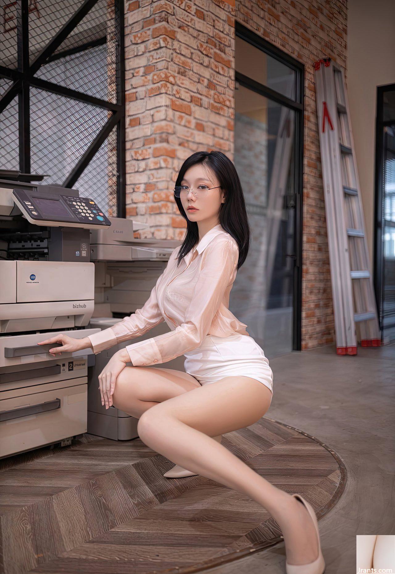 Stoking Love Gadis Cantik Fantasi Seragam Seragam Kantor Sekretaris Gairah Kantor Pose Seksi (16p)