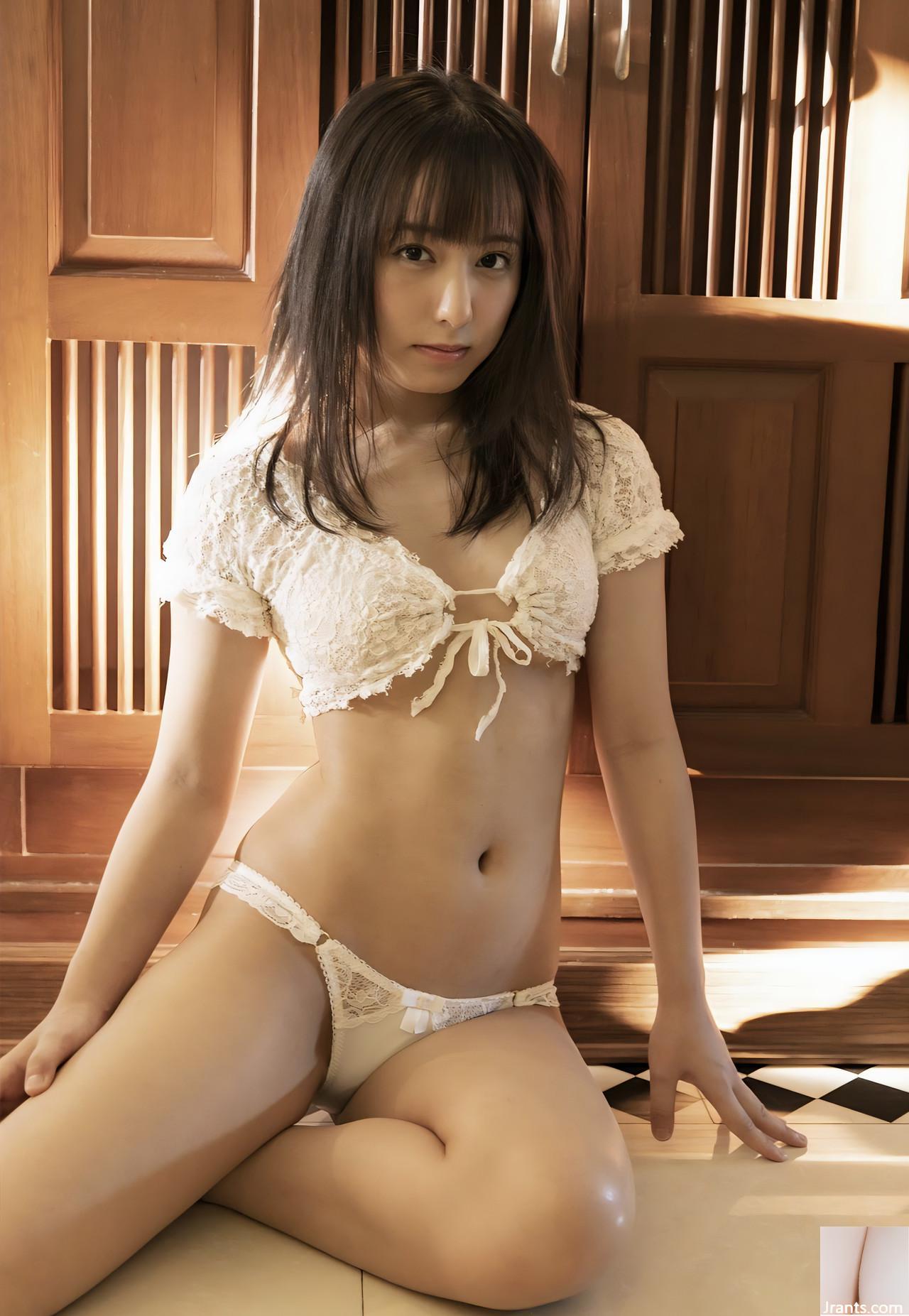 (Miri Maeda) Tout le monde admire la figure ultime (34p)