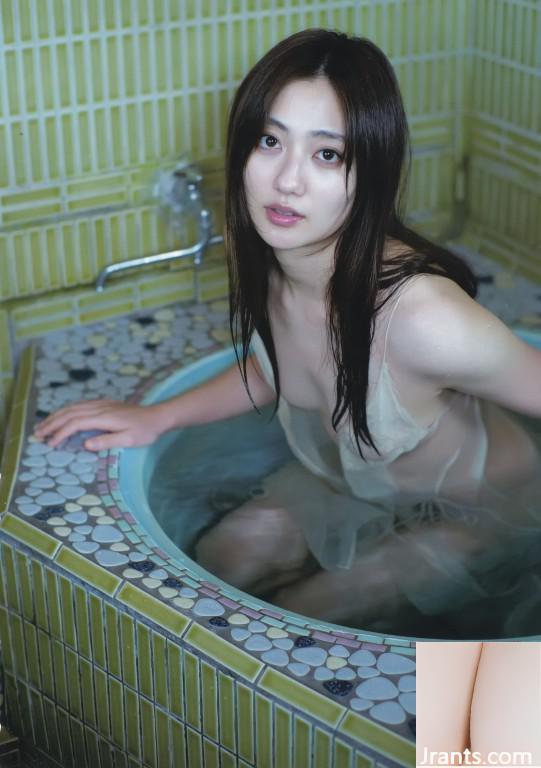 奧か ur ず (Photobook) Kazuyama-Aikagi (2020-07-10) (108p)