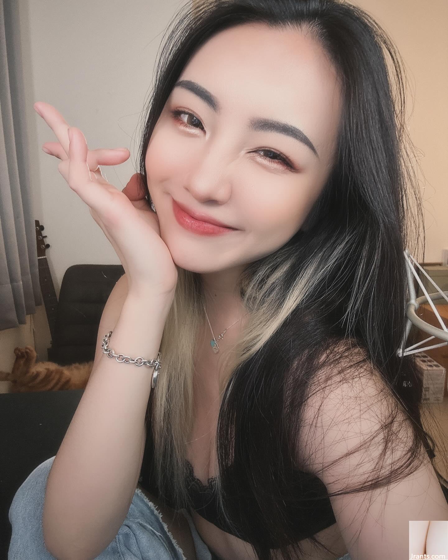 Gambar &#8220;Chloe&#8221; yang adil dan menarik tersembunyi dalam dan tidak terbuka.