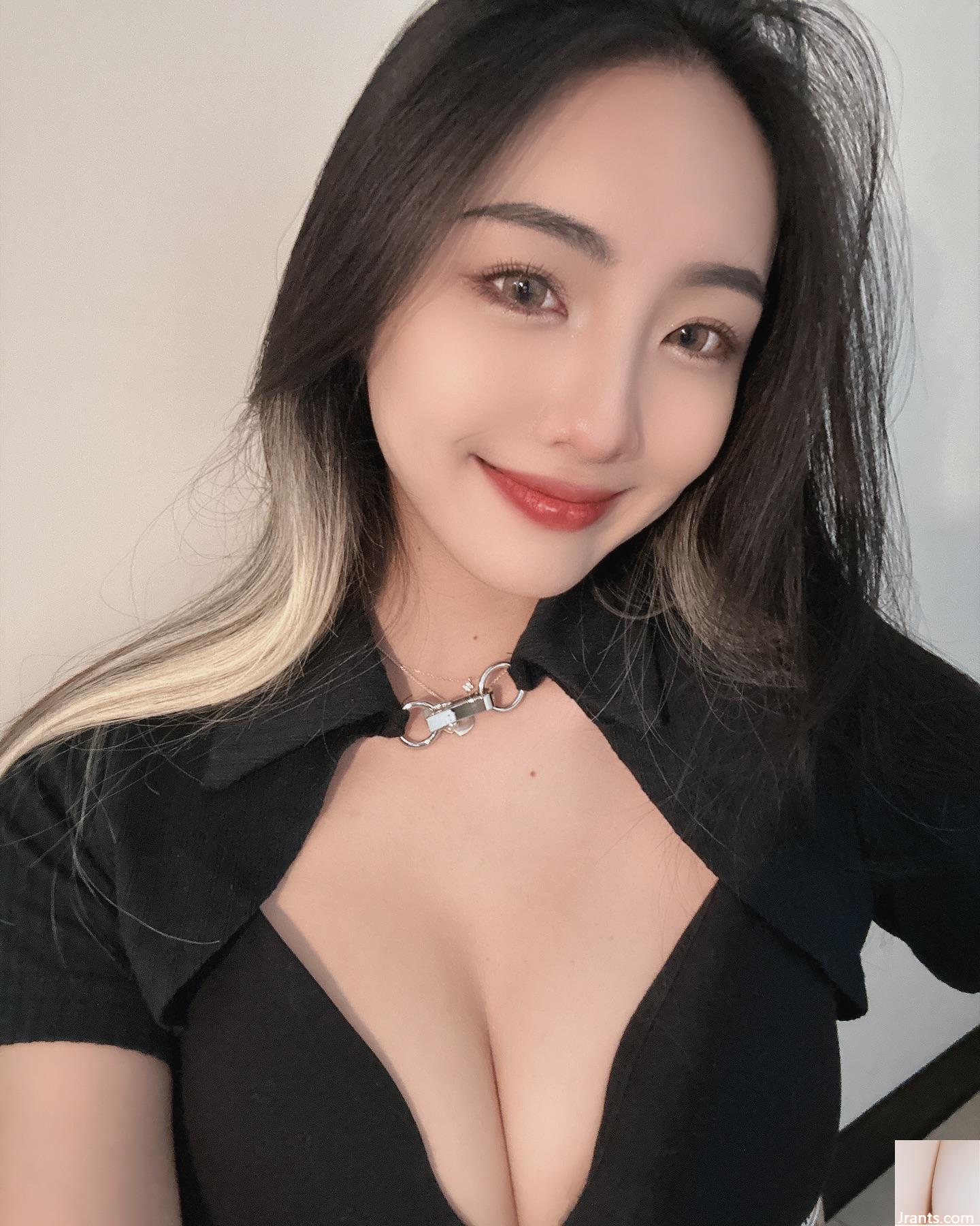 Gambar &#8220;Chloe&#8221; yang adil dan menarik tersembunyi dalam dan tidak terbuka.