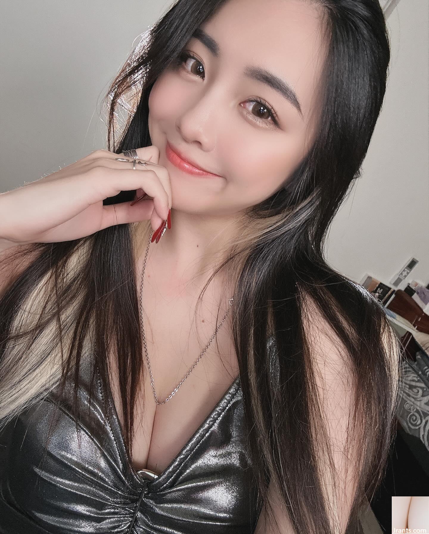 Gambar &#8220;Chloe&#8221; yang adil dan menarik tersembunyi dalam dan tidak terbuka.