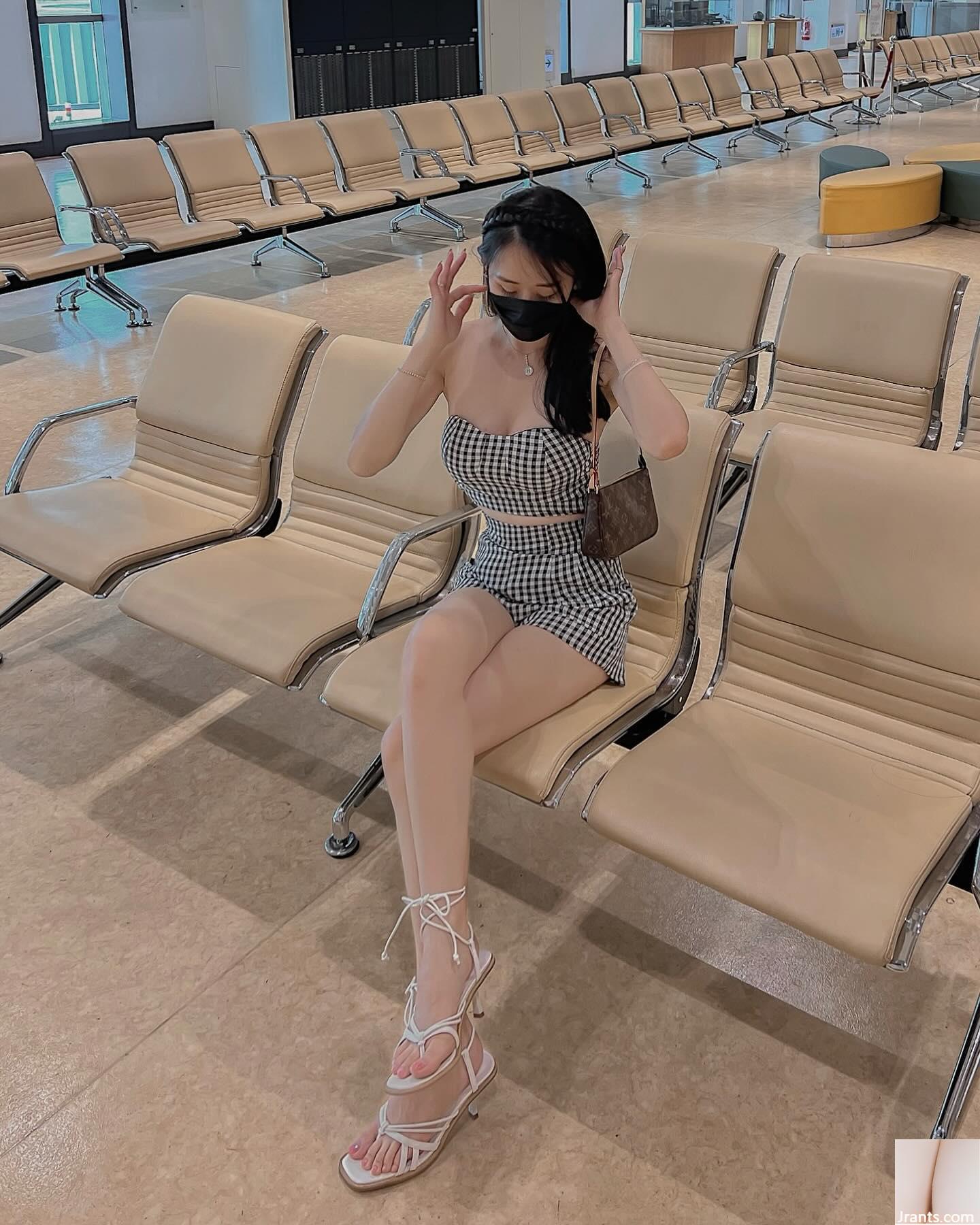 Kaki yang indah dan sosok cantik &#8220;Carina&#8221; memiliki kombinasi sempurna antara keanggunan dan pesona! (16p)