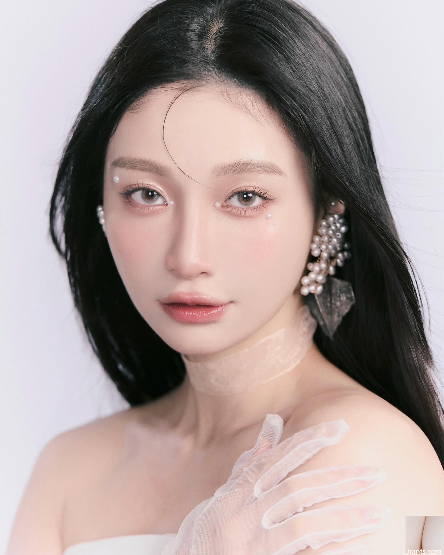 Begitu panas dan menyenangkan mata &#8220;Chen yijie_stephanie&#8221; dengan berani terpapar dan tidak bisa menyembunyikannya sama sekali (14p)