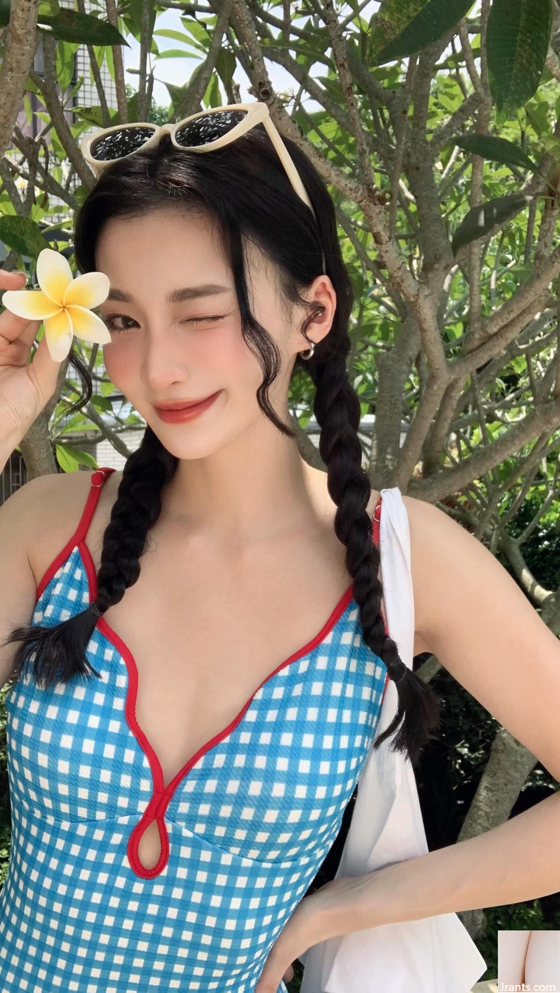 Begitu panas dan menyenangkan mata &#8220;Chen yijie_stephanie&#8221; dengan berani terpapar dan tidak bisa menyembunyikannya sama sekali (14p)
