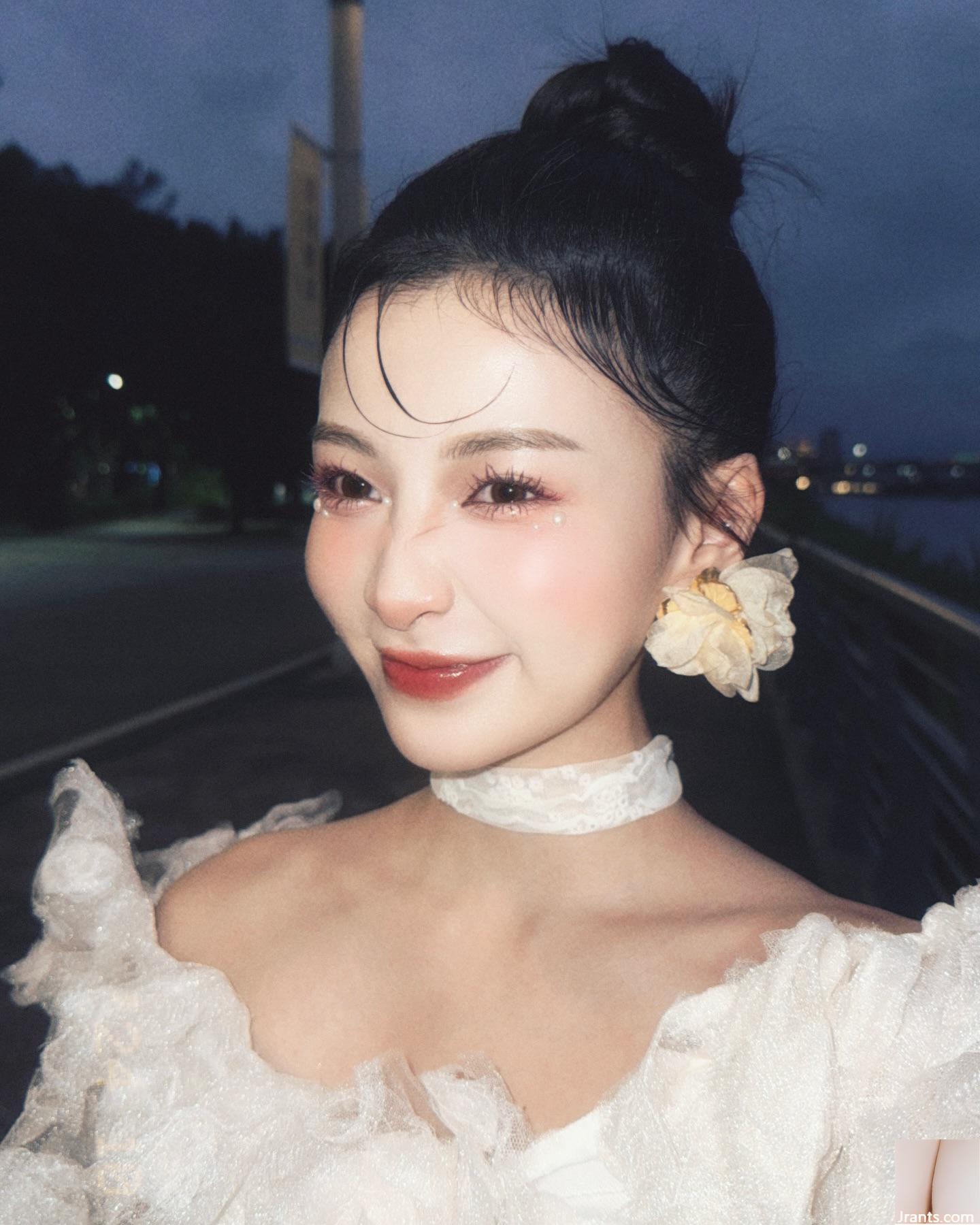 Begitu panas dan menyenangkan mata &#8220;Chen yijie_stephanie&#8221; dengan berani terpapar dan tidak bisa menyembunyikannya sama sekali (14p)