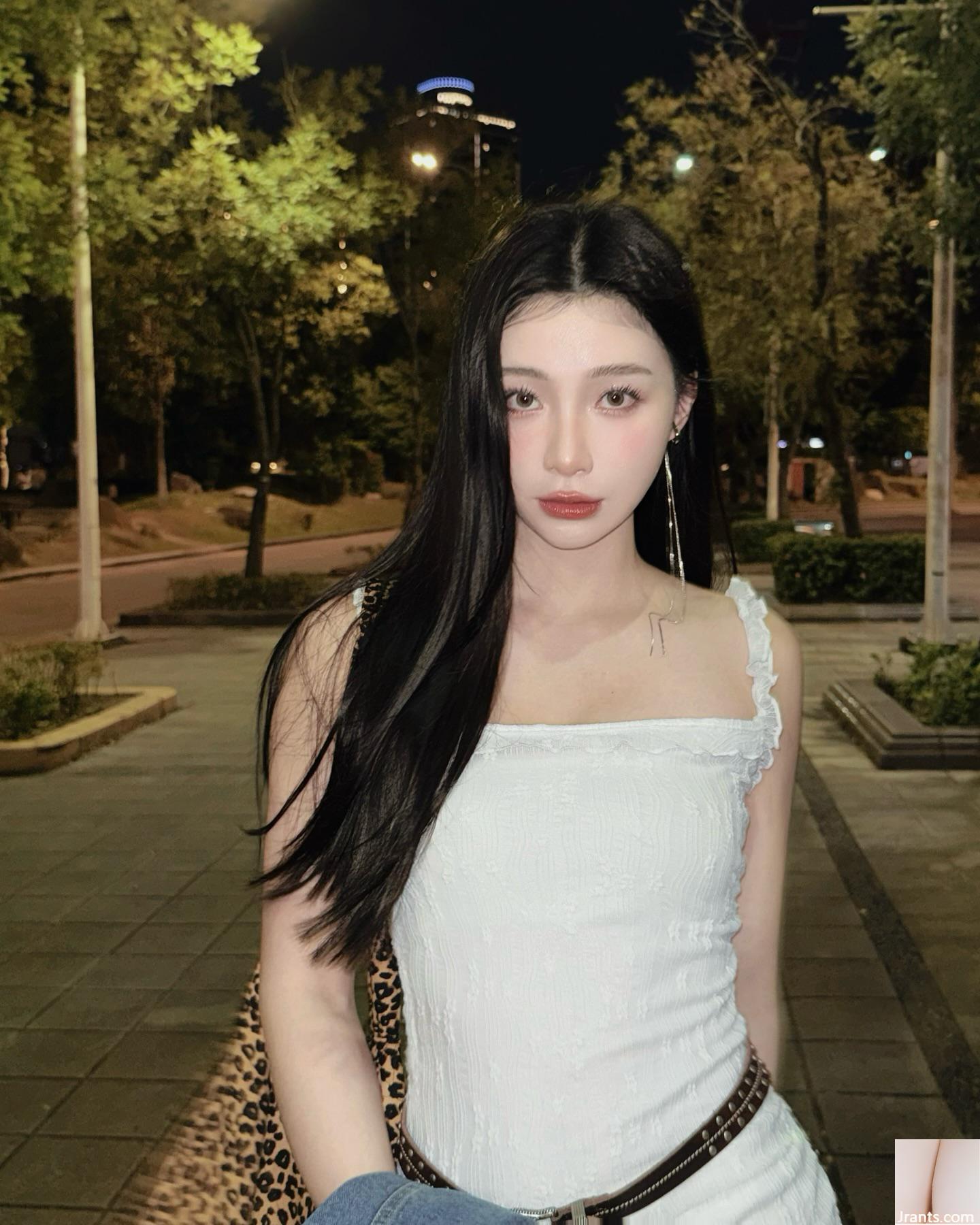 Begitu panas dan menyenangkan mata &#8220;Chen yijie_stephanie&#8221; dengan berani terpapar dan tidak bisa menyembunyikannya sama sekali (14p)