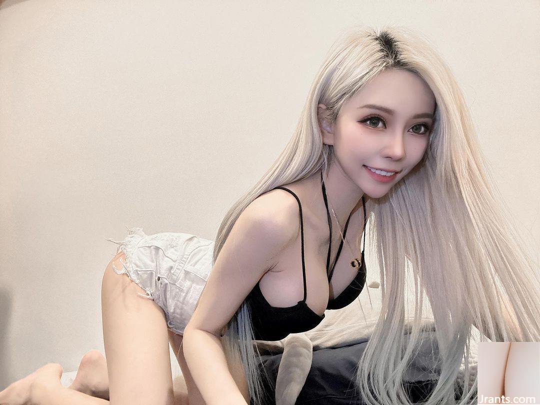 Menina linda e sexy da Malásia vem para Mikoeuvy (9p)
