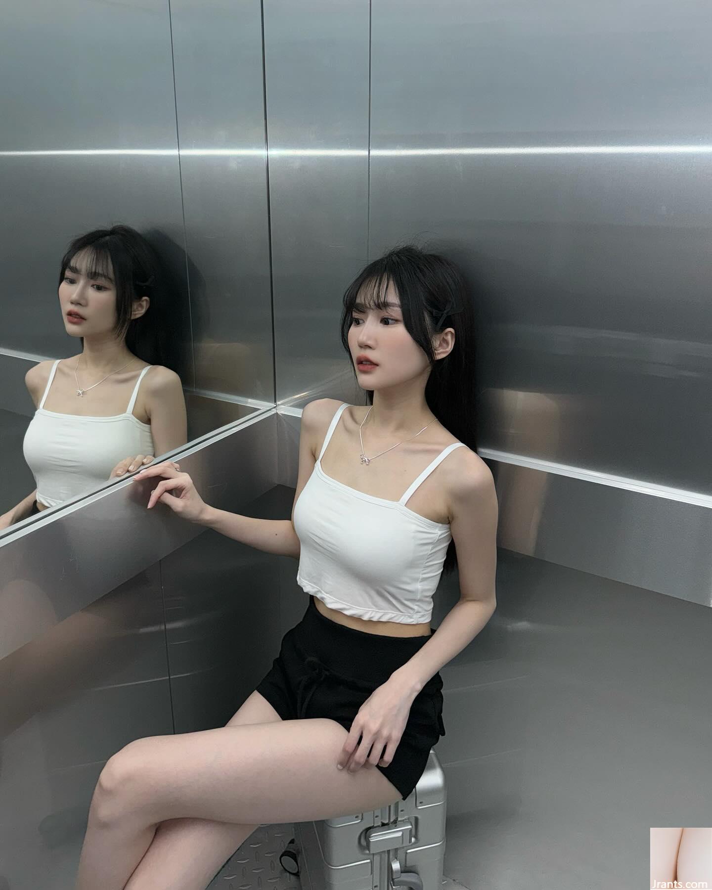 O corpo de pele clara &#8220;Going&#8221; é uma linda deusa com sorriso invencível e derrete seu coração (16p)