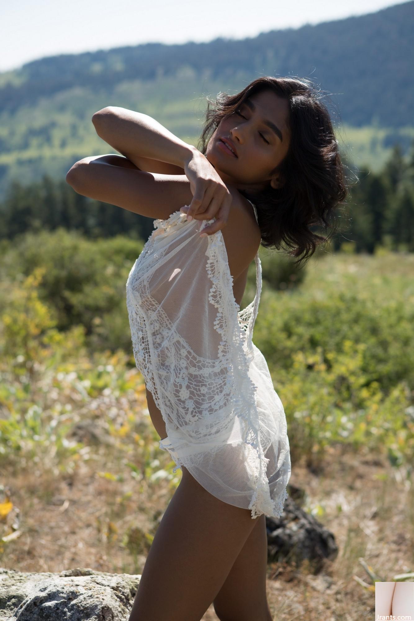 Playboyplus 2018.09.06 &#8211; Angel Constance dans Heavenly Hills (40p)