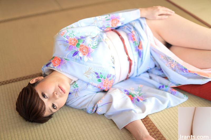 Le kimono de la femme au foyer dans le pays insulaire peut être inséré dans un sexe super pratique une fois levé (23p)