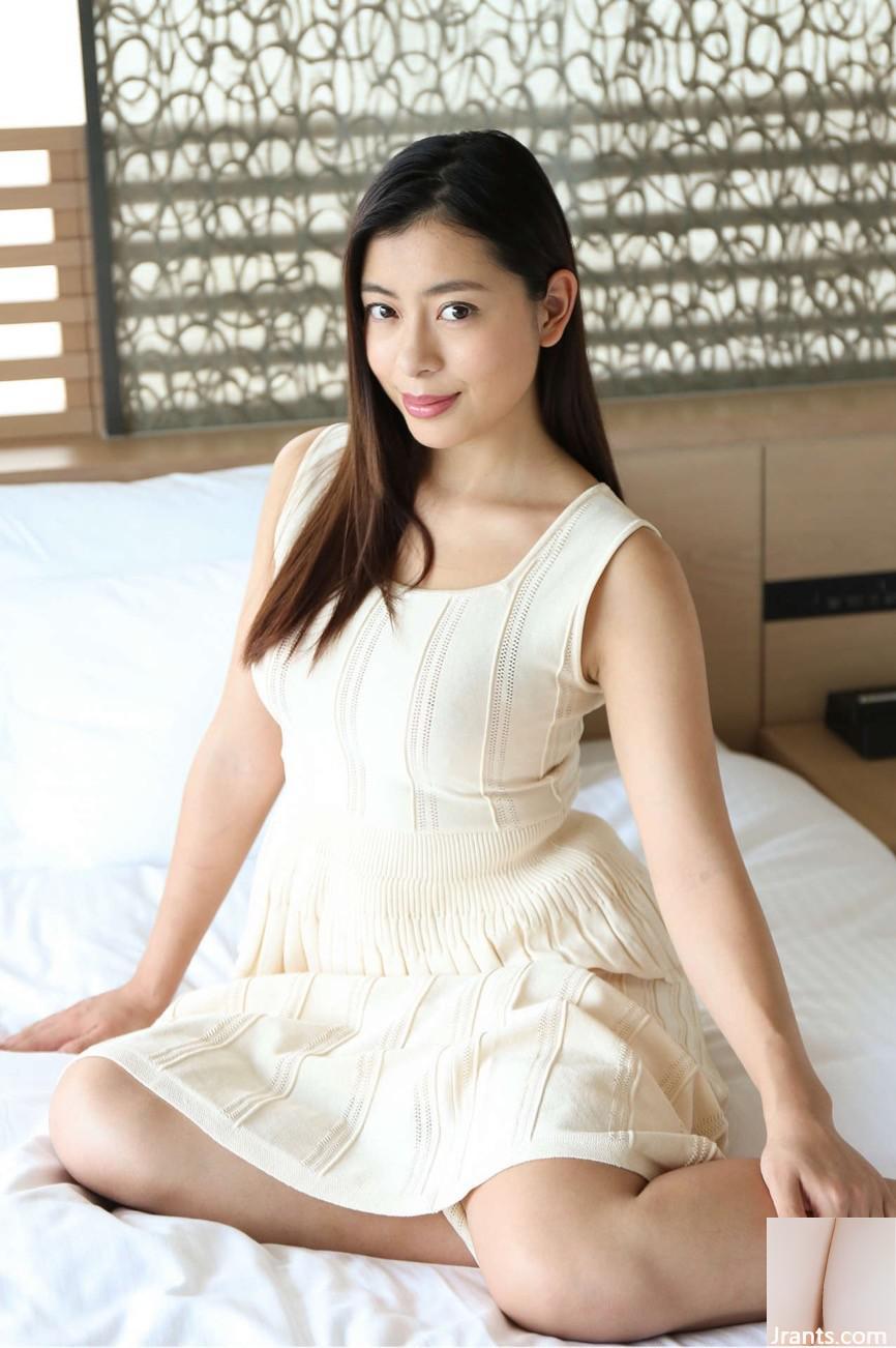 Kawabata Emiri (Koleksi Foto Resmi Istri Mai)-Istri Payudara Besar yang Cantik Dengan Lingkar Eksotis (63p)