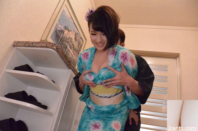 Une femme Kimono devrait utiliser une bite aussi épaisse pour la baiser dur, sinon elle sera vide (20p)