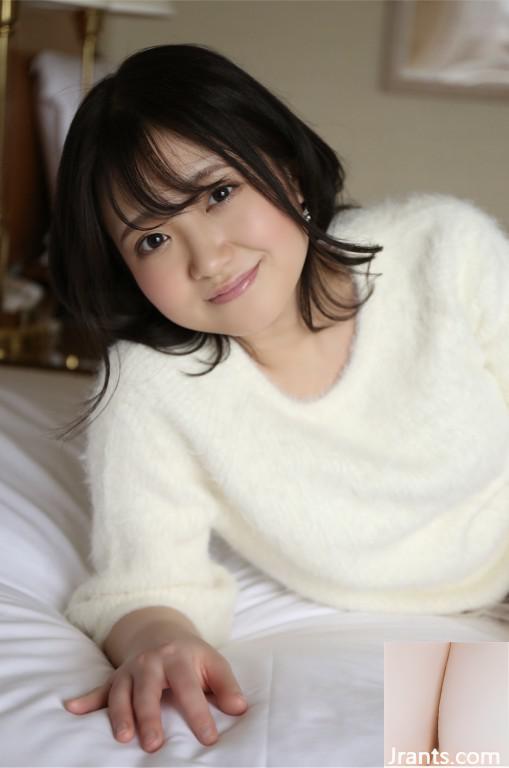 Miyazawa Chiharu (Mai femme collection de photos officielle) Une femme carnivore au visage de bébé qui veut des hommes après six mois de mariage (72p)