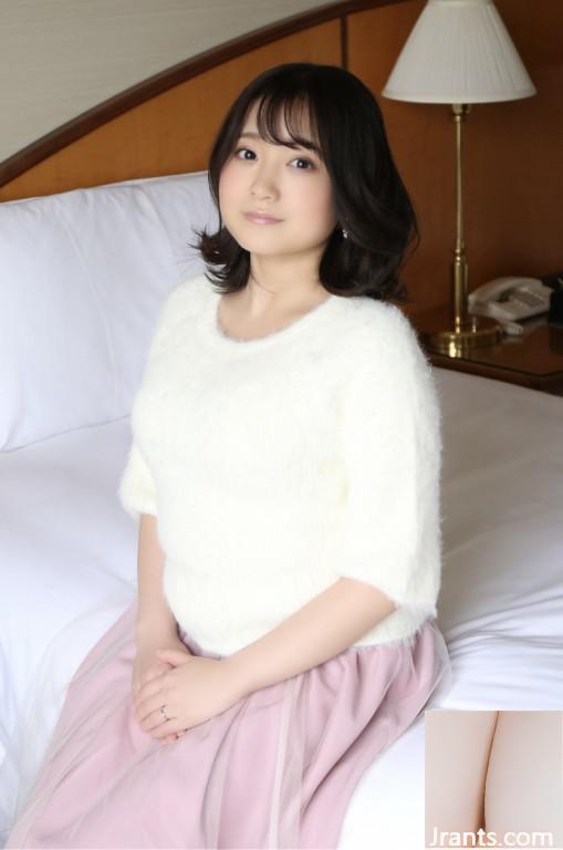 Miyazawa Chiharu (Mai femme collection de photos officielle) Une femme carnivore au visage de bébé qui veut des hommes après six mois de mariage (72p)