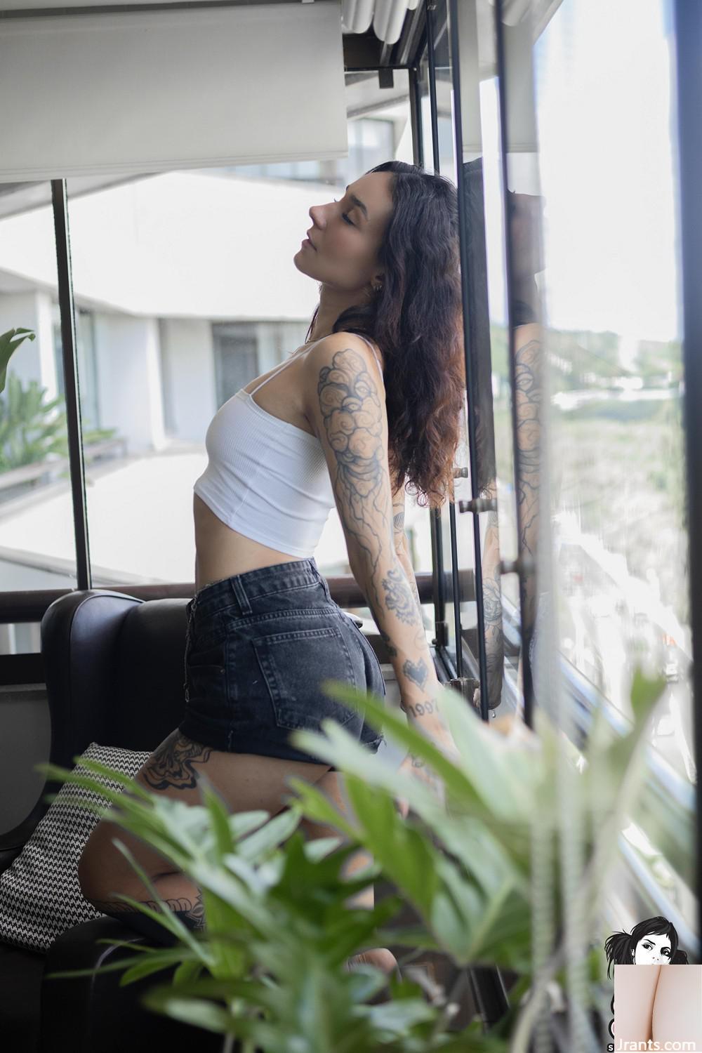 (Suicide Girls) 26 de fevereiro de 2025 &#8211; Simplispicy &#8211; Charme (55p)