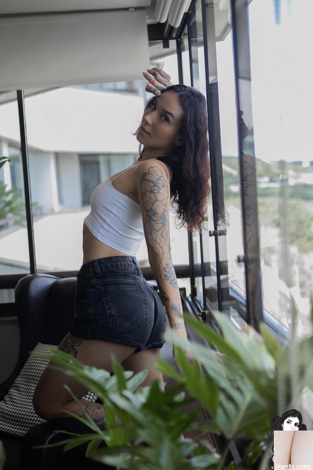 (Suicide Girls) 26 de fevereiro de 2025 &#8211; Simplispicy &#8211; Charme (55p)