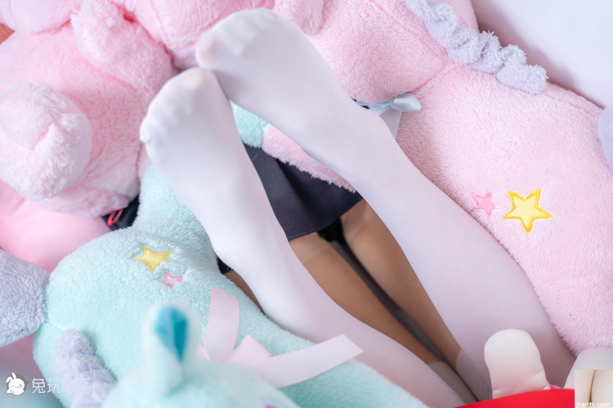 (Rabbit Plays With Movies) &#8211; Sexy Than Cute Rabbit Socks (46p)