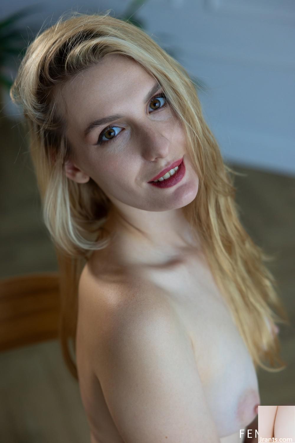(Femjoy) 06 مارس 2025 &#8211; لیلی &#8211; روی میز (92p)