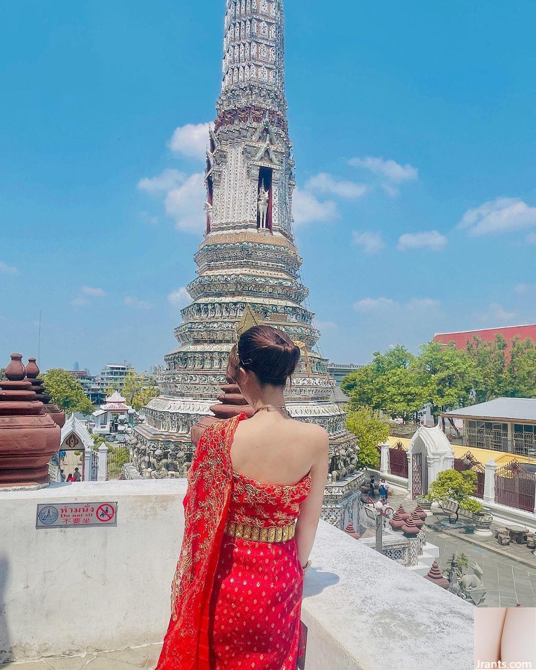 « Tingyin » Girl à poils longs et belle avec une tenue basse rend les internautes chauds (25p)
