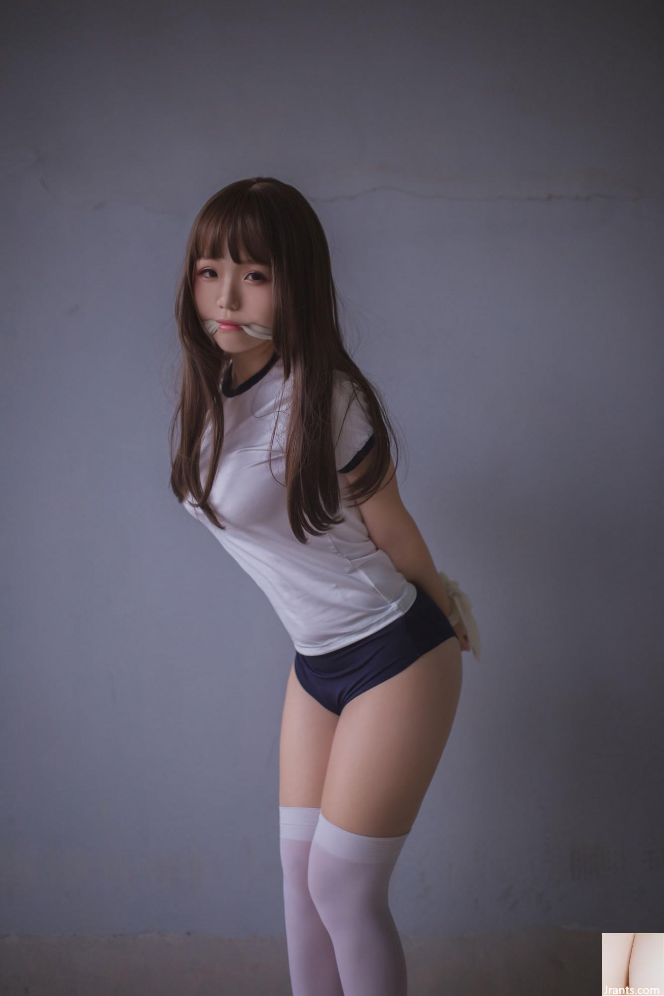 Yoko&#8217;s &#8220;White Silk Rope Art&#8221; (30p)