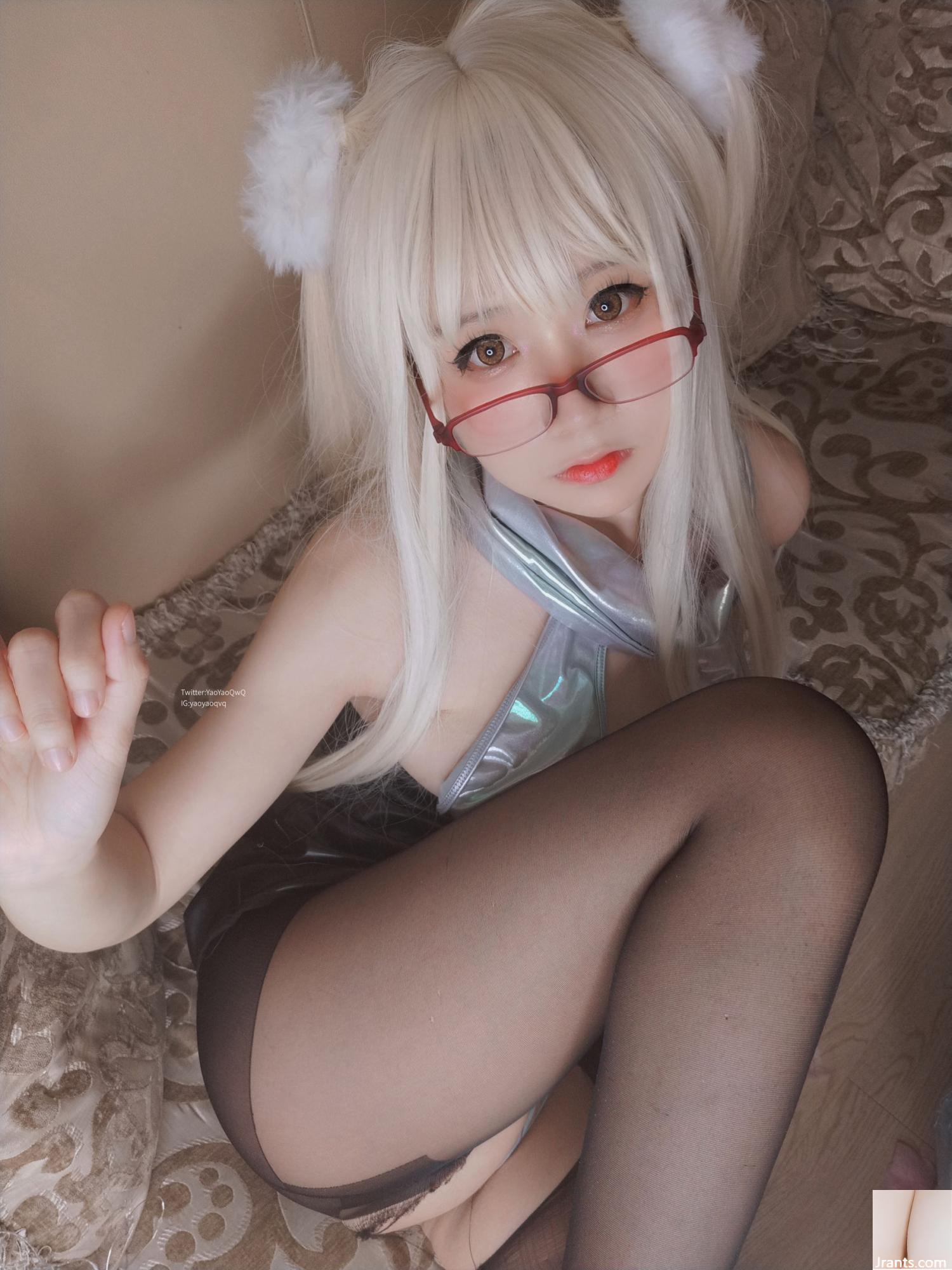 Cute Girl Coser Shake Yoyo &#8211; Stoking Hitam (115p)