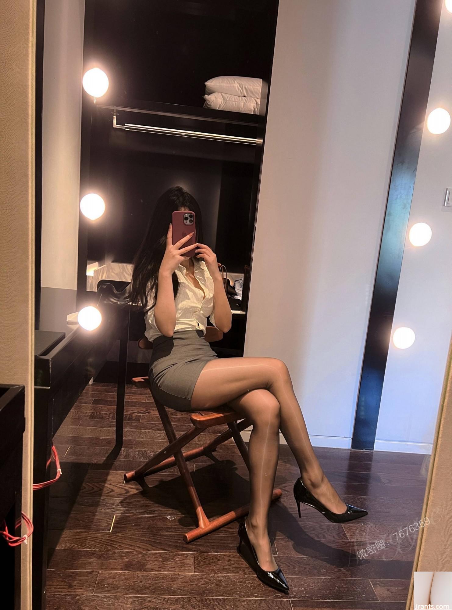 (مجموعة عبر الإنترنت) Germare Girl و Qiao Qiaoer &#8220;The Little Secretary يأتي&#8221; VIP Exclusive (80p)